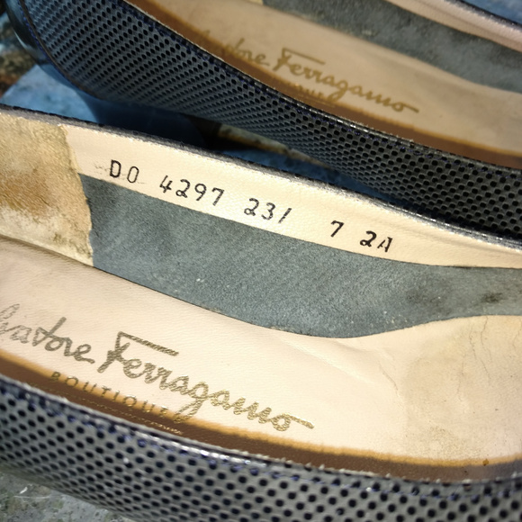 Vintage Salvatore Ferragamo Black Textured Low Heel 7AA - Picture 6 of 7